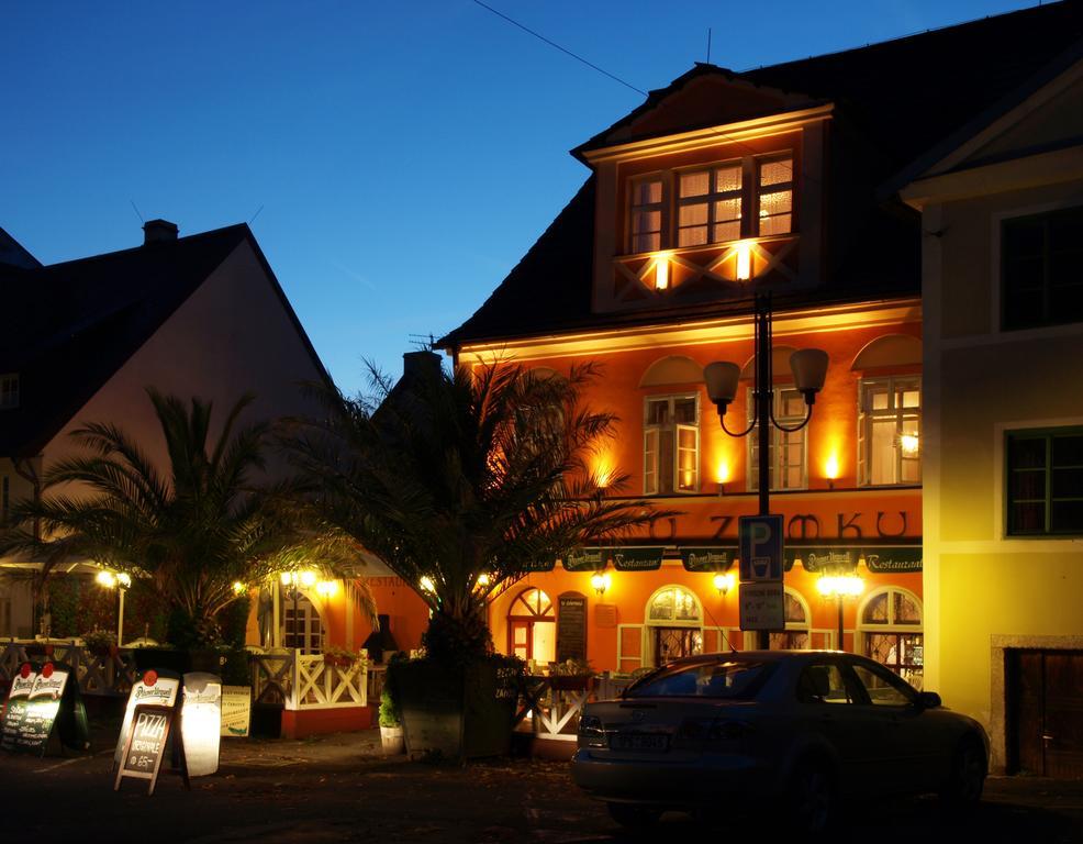 Penzion - Restaurant U Zamku Becov nad Teplou Exterior photo