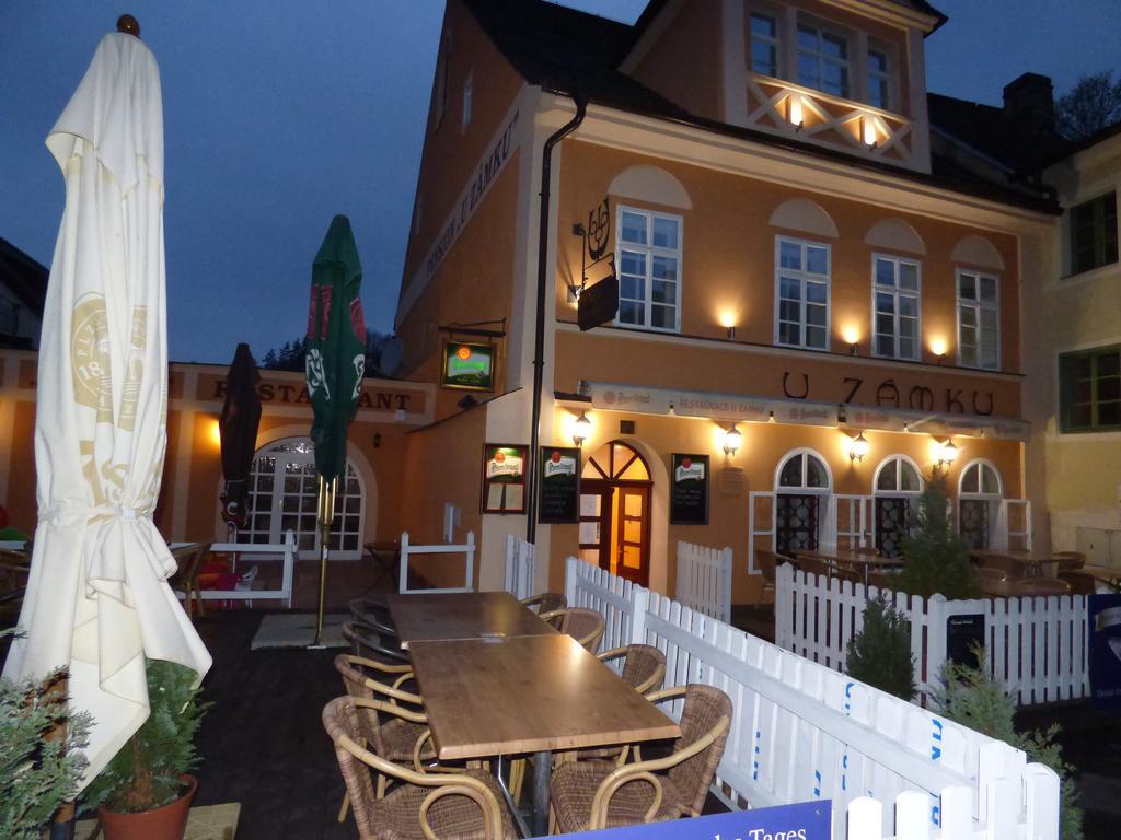 Penzion - Restaurant U Zamku Becov nad Teplou Exterior photo