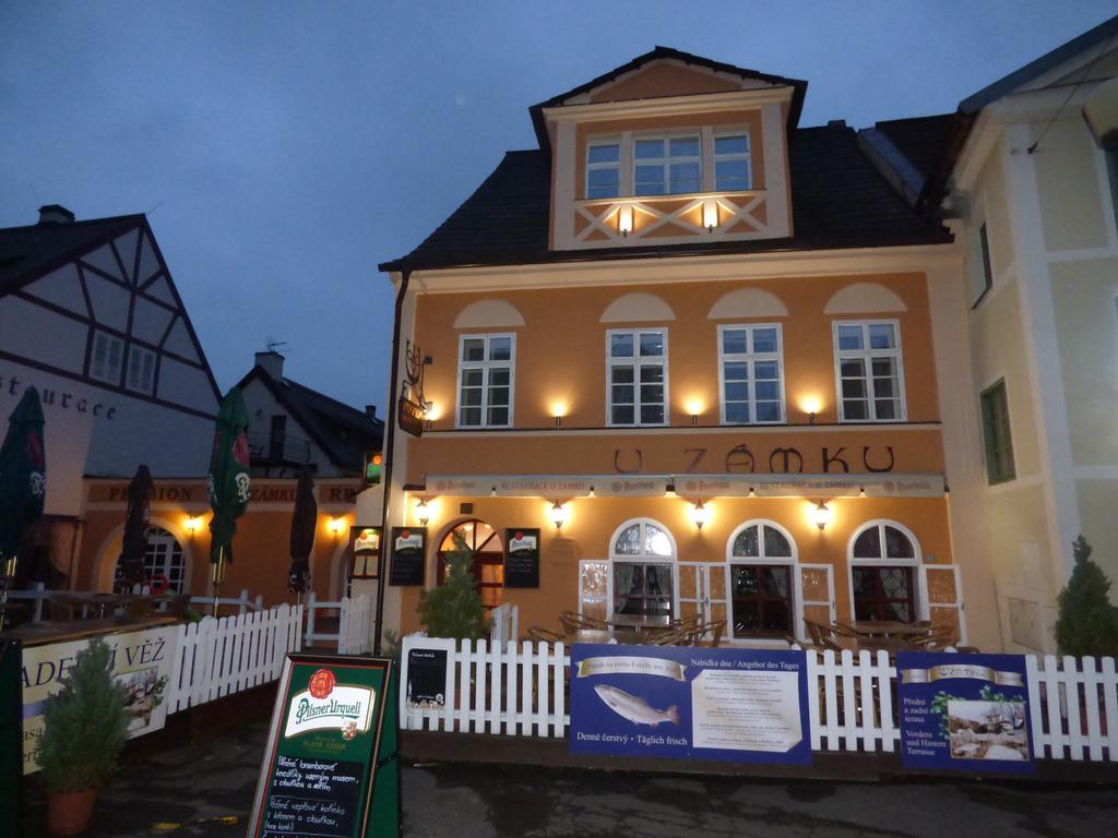 Penzion - Restaurant U Zamku Becov nad Teplou Exterior photo