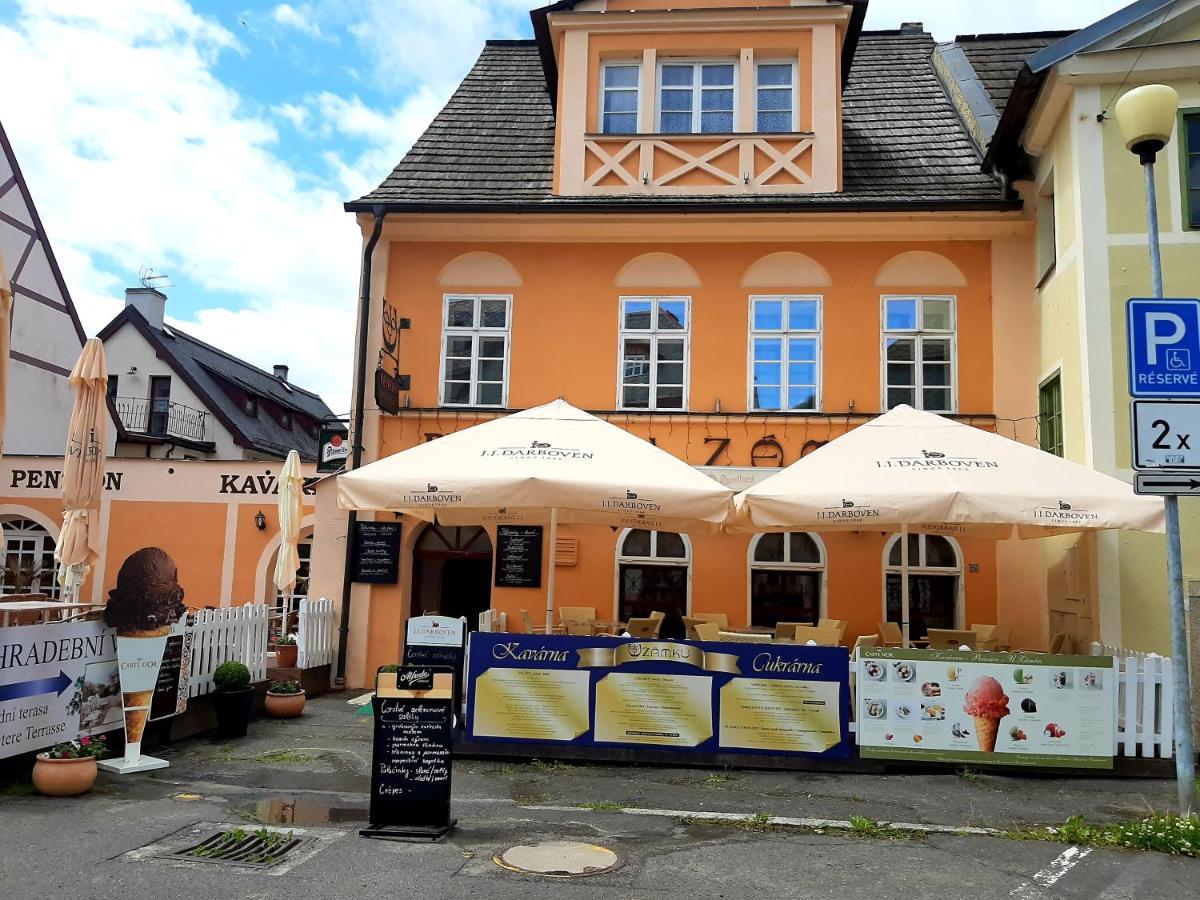 Penzion - Restaurant U Zamku Becov nad Teplou Exterior photo